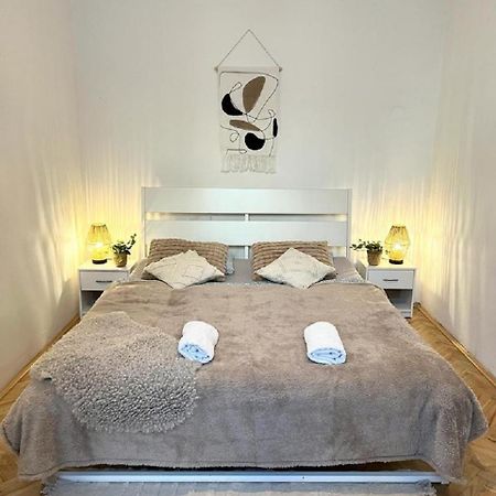 Apartment Cecil - Old Town Братислава Екстер'єр фото