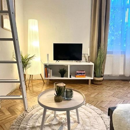 Apartment Cecil - Old Town Братислава Екстер'єр фото