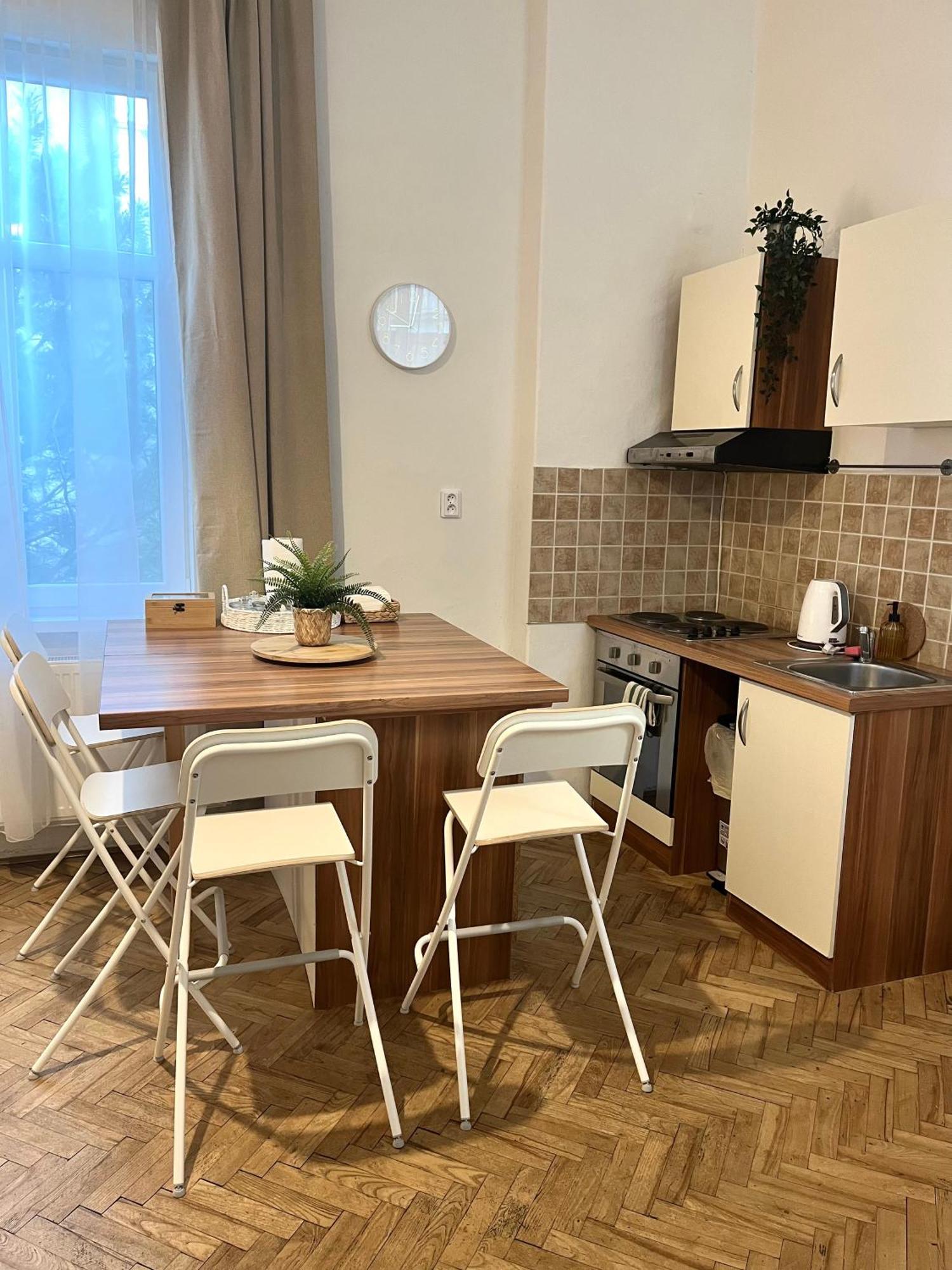 Apartment Cecil - Old Town Братислава Екстер'єр фото