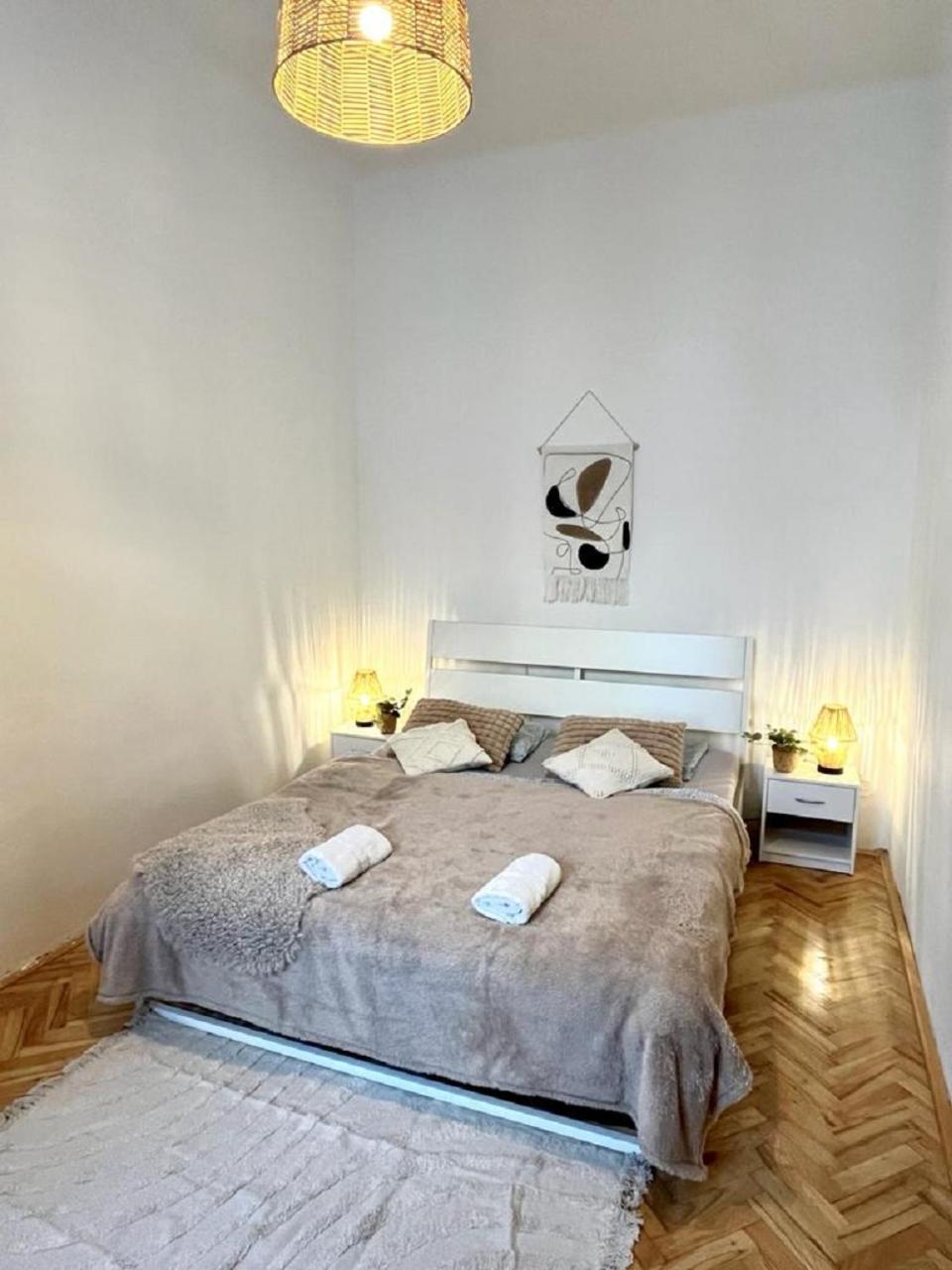 Apartment Cecil - Old Town Братислава Екстер'єр фото