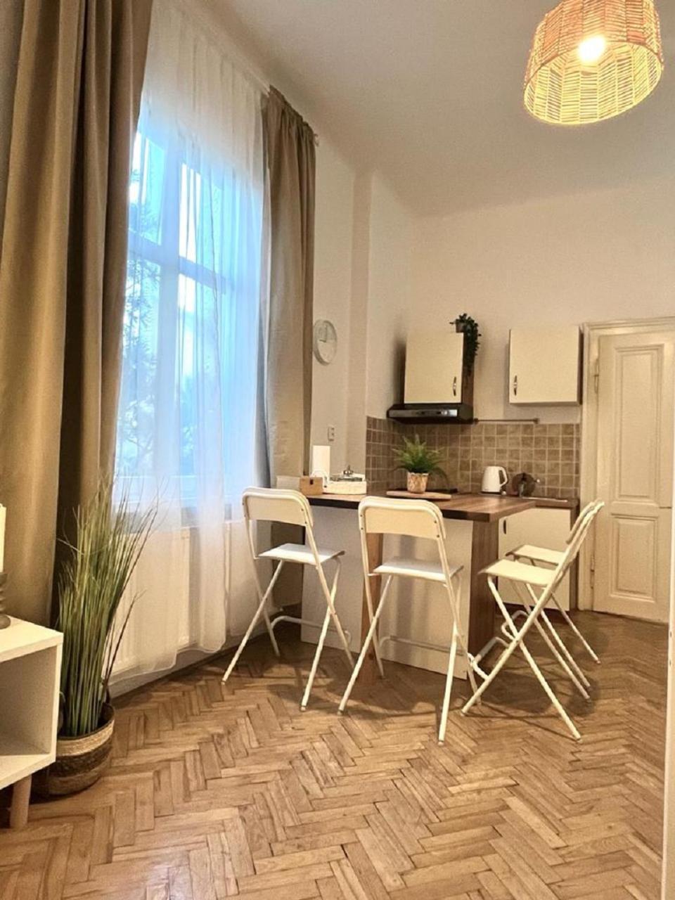 Apartment Cecil - Old Town Братислава Екстер'єр фото